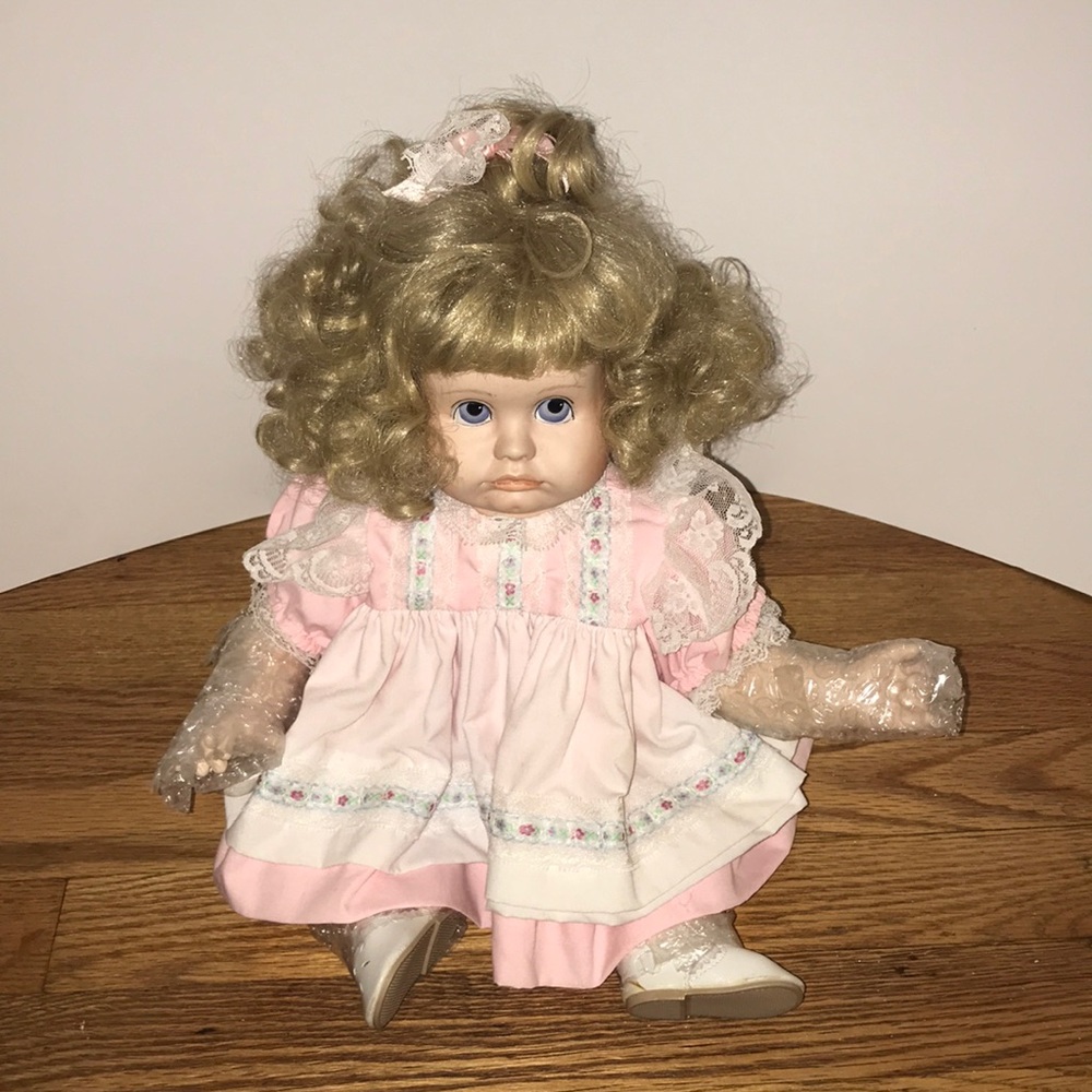 VINTAGE Antique Porcelain Pouting Doll